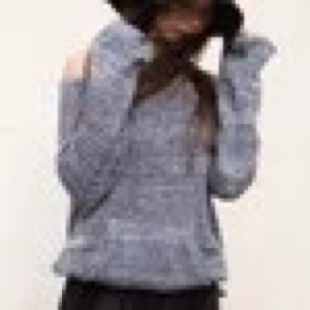 Cozy Gray Off-the-Shoulder Sweater with Ribbed Knit - Picture 2 of 3